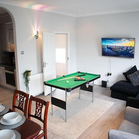 Bright Private Terrace - Free Private Parking - Tv - Wifi - Netflix Daire Croydon Dış mekan fotoğraf