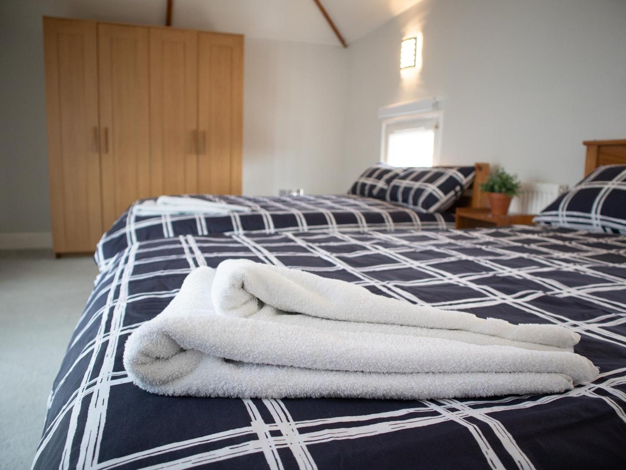 Bright Private Terrace - Free Private Parking - Tv - Wifi - Netflix Daire Croydon Dış mekan fotoğraf