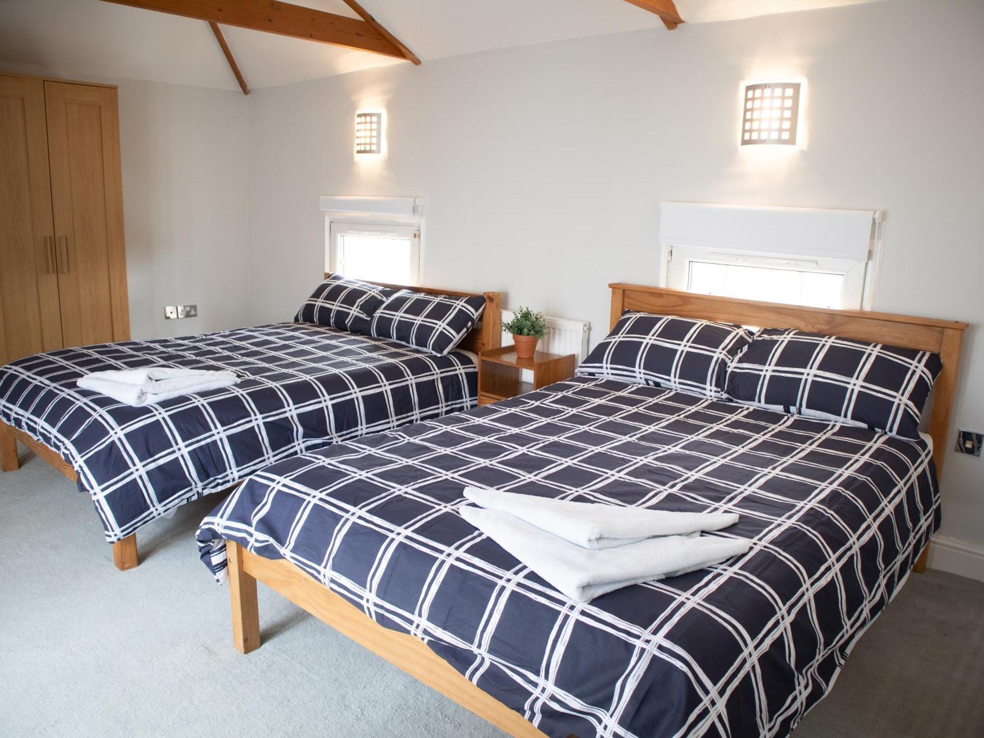 Bright Private Terrace - Free Private Parking - Tv - Wifi - Netflix Daire Croydon Dış mekan fotoğraf
