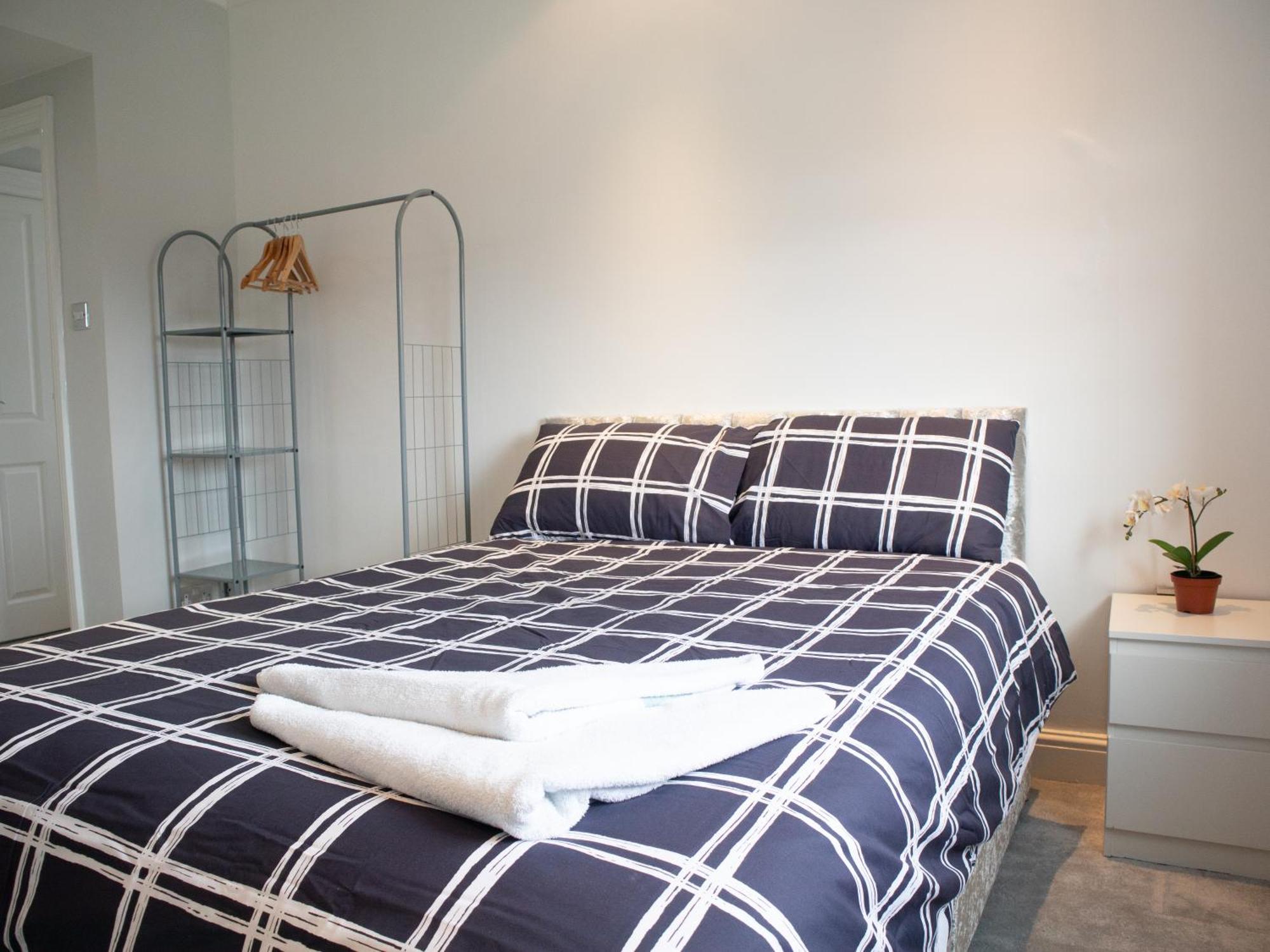 Bright Private Terrace - Free Private Parking - Tv - Wifi - Netflix Daire Croydon Dış mekan fotoğraf