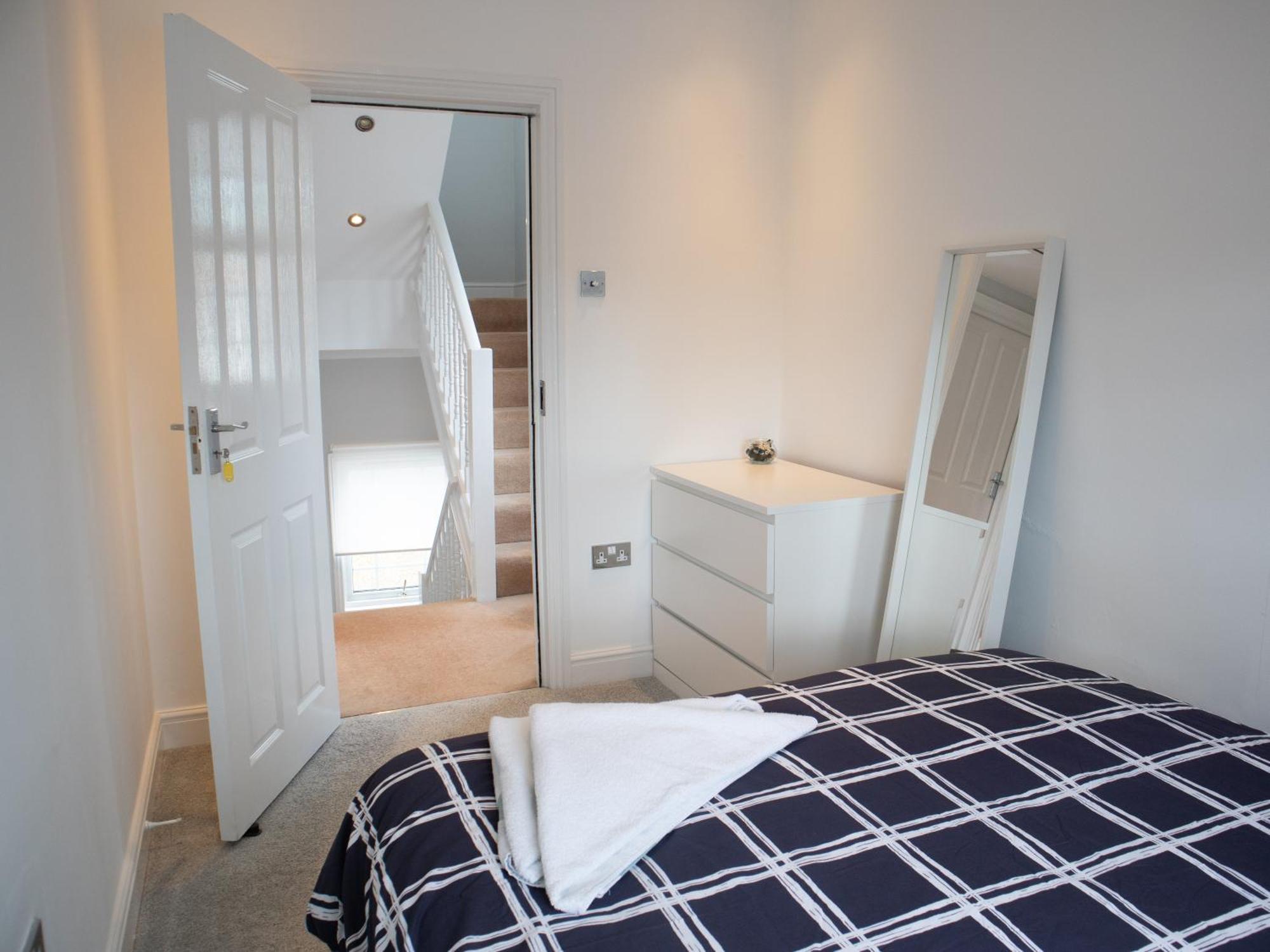 Bright Private Terrace - Free Private Parking - Tv - Wifi - Netflix Daire Croydon Dış mekan fotoğraf