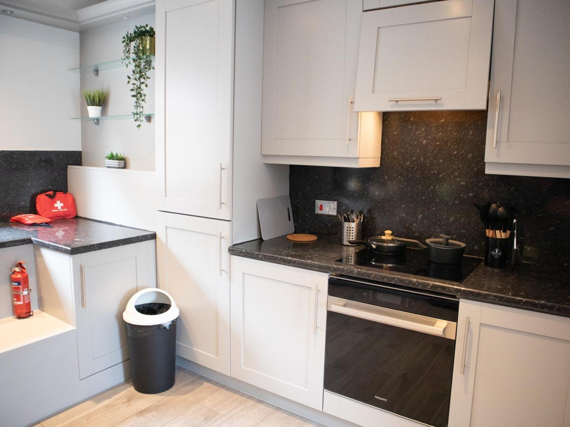 Bright Private Terrace - Free Private Parking - Tv - Wifi - Netflix Daire Croydon Dış mekan fotoğraf