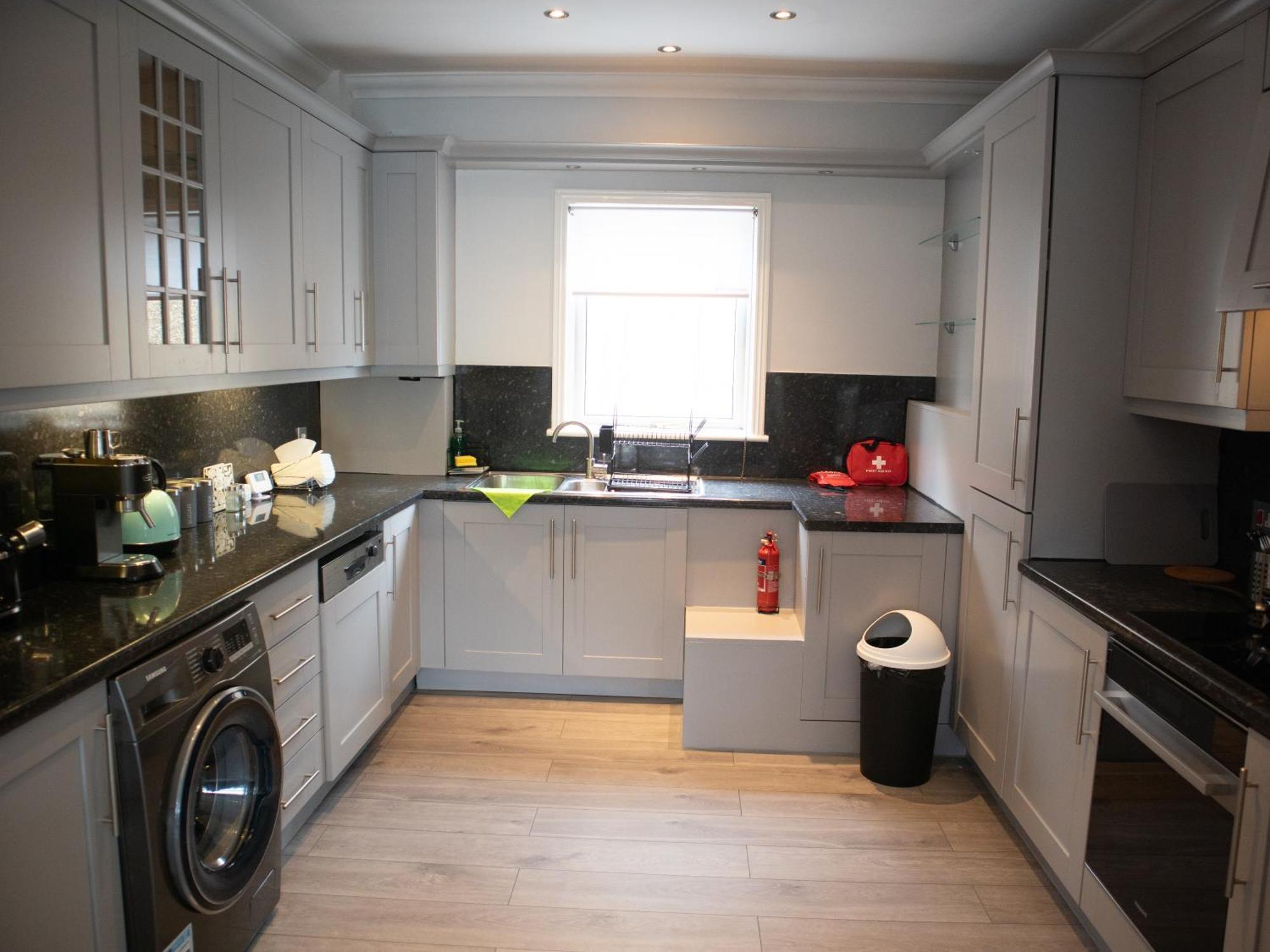 Bright Private Terrace - Free Private Parking - Tv - Wifi - Netflix Daire Croydon Dış mekan fotoğraf
