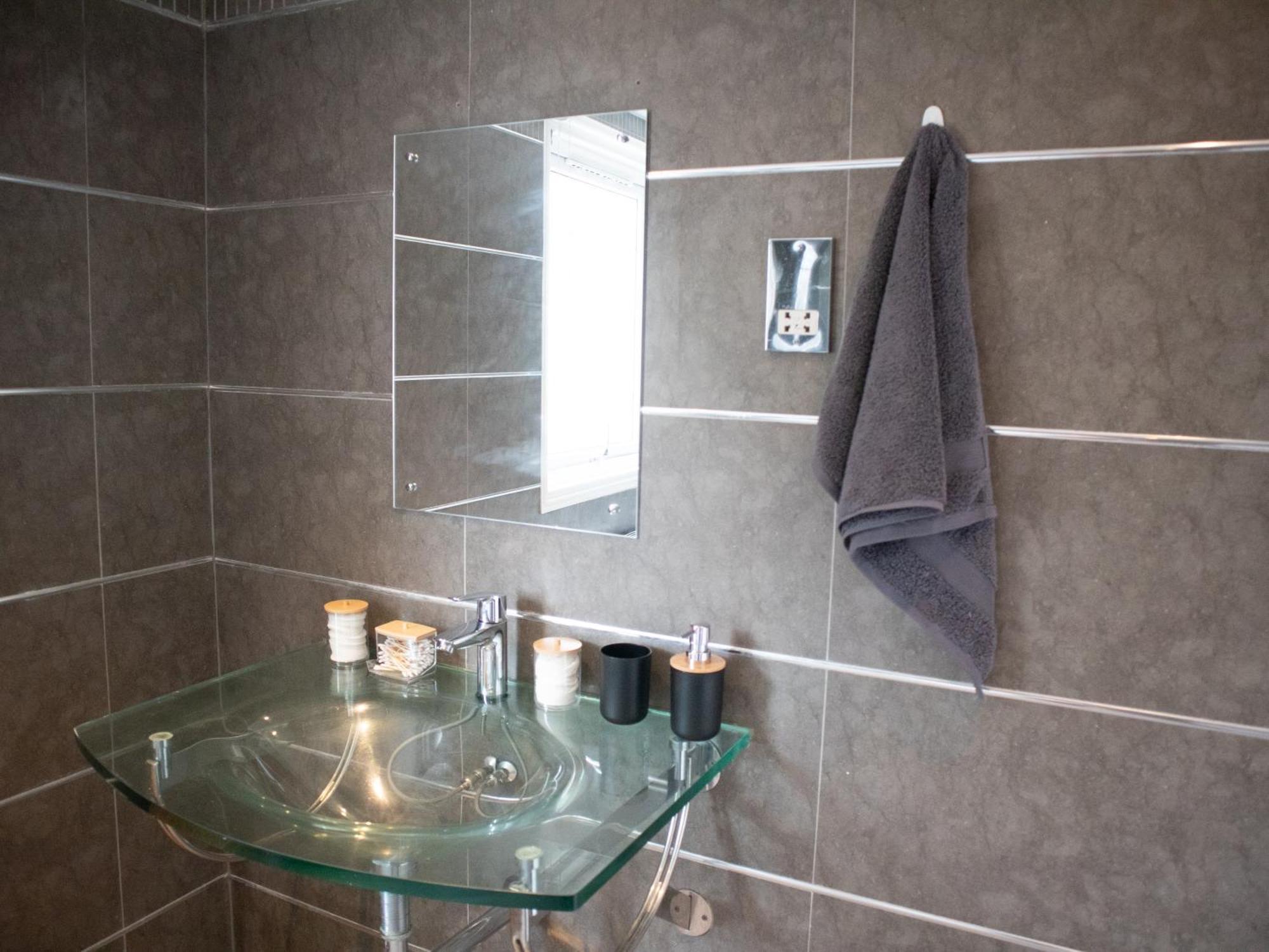 Bright Private Terrace - Free Private Parking - Tv - Wifi - Netflix Daire Croydon Dış mekan fotoğraf