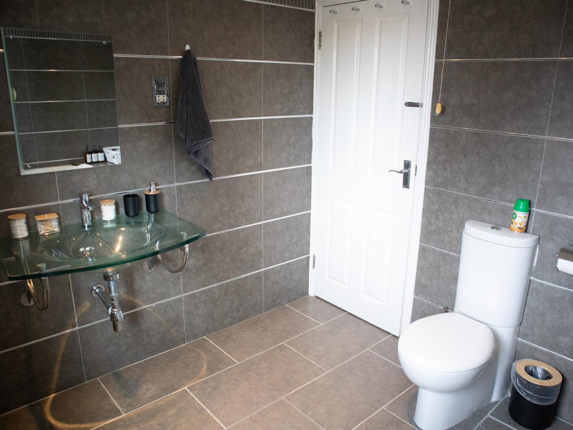 Bright Private Terrace - Free Private Parking - Tv - Wifi - Netflix Daire Croydon Dış mekan fotoğraf